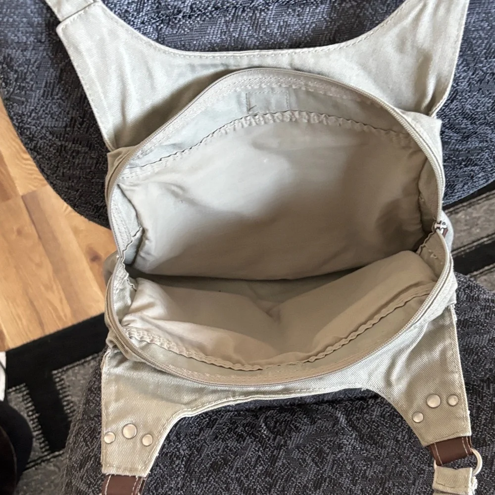Stylish Tan and Brown Women's Shoulder Bag - Picture 4 of 9